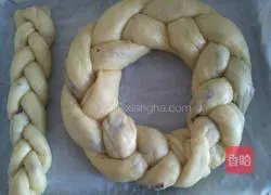 Corn Oil Wreath Bread Recipe Illustration 12