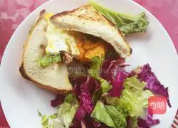 Illustration of how to make tuna sandwich and tuna vinaigrette salad 8