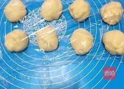 Illustration of how to make condensed milk buns 10