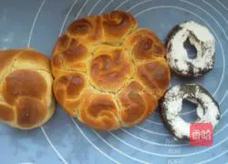 Rose bread.Illustration of how to make it 13