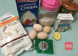 Illustration of how to make red yeast cream cake roll 1