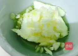 Illustration of how to make garlic cheese, ham and meat floss toast 3