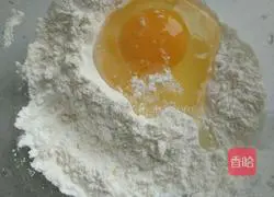 Illustration of how to make golden salad anchovy shrimp 5