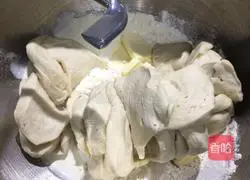 Illustration of how to make hot dog rolls 2