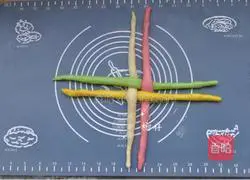 Illustration of how to make colorful hydrangea bread 7