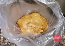 Illustration of how to make healthy brown sugar and red date bread 6