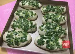 Illustration of how to make chive bread 10