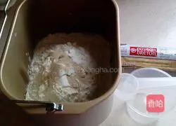 Illustration of how to make hand-shredded meat floss bread 1