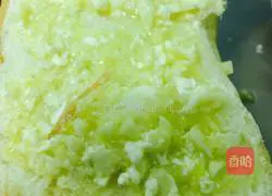 Illustration of how to make garlic cheese, ham and meat floss toast 5