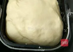 Illustration of how to make meat floss cheese bacon bread 3