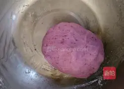 Illustration of how to make banana, potato and wireworm bread 4