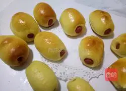 Illustration of making mini sausage bread 17