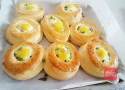 Illustration of how to make quail egg bread 14