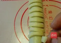 Illustration of how to make caterpillar bread 8