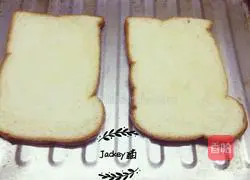 Illustration of making homemade bread crumbs 3