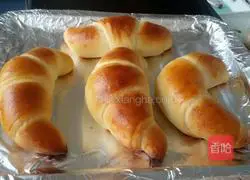 Illustration of how to make croissants 11