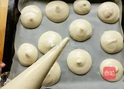 Illustration of how to make meat floss cake 11