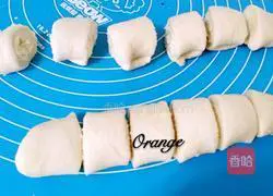 Illustration of how to make flower-shaped gift bread 8