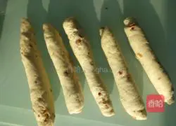 Illustration of how to make red date bread 8