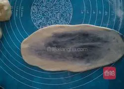 Illustration of how to make fancy bean paste bread rolls 10