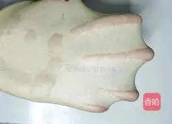 Illustration of how to make green onion, seaweed and meat floss bread 4