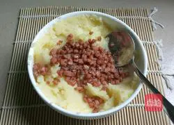 Illustration of how to make ham and mashed potatoes 5