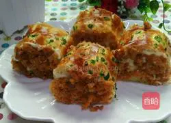 Illustration of how to make meat floss rolls with custard sauce 13