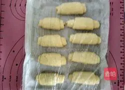 Illustration of how to make butter bean buns 12