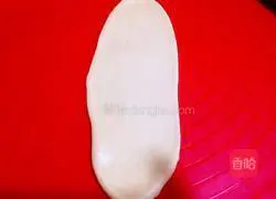 Illustration of how to make bacon rolls 5