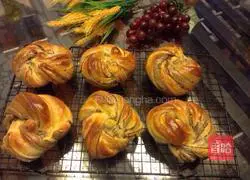 Illustration of how to make bean paste bread rolls 19