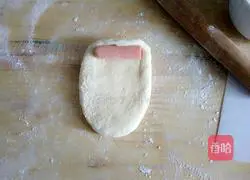 Illustration of how to make ham and coconut toast bread (flour version) 8