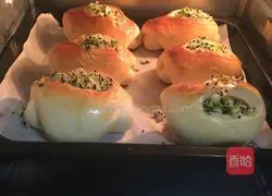 Illustration of how to make borscht bread 10