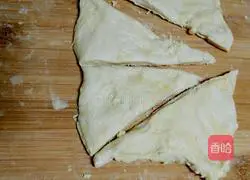 Illustration of how to make butter croissants 4