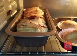 Illustration of how to make cream cranberry layer buns 13