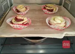 Illustration of making bean paste and annual ring bread 15