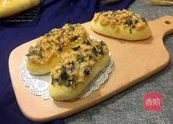 Illustration of how to make seaweed and meat floss bread 23