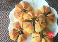 Illustration of how to make flower bean paste bread 1