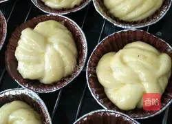 Light cream hand-shredded coconut buns Illustration of how to do it 15