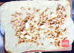 Illustration of how to make ham sausage bread 3