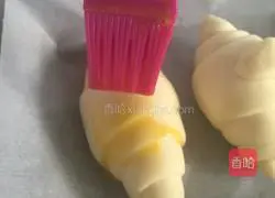 Illustration of how to make egg and butter buns 9