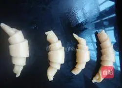 Bread debut: croissant recipe illustration 6