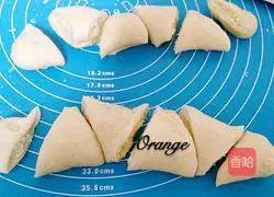 Illustration of how to make flower-shaped gift bread 10