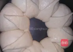 Illustration of how to bake bread in a rice cooker 6