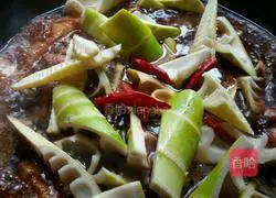 Illustration of how to cook pork with bamboo shoots 11
