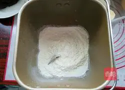 Illustration of how to make bean paste roll flower bread 3