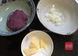 Illustration of how to make purple potato hand-shredded bread 1