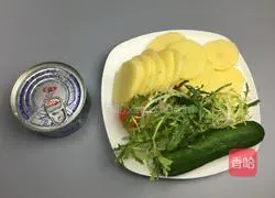 Illustration of how to make tuna salad 1