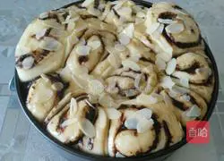 Almond Chocolate Sauce Bread Recipe Illustration 11