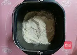 Illustration of how to make bacon cheese hand-pulled bread 1