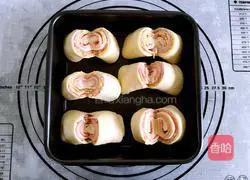 Illustration of how to make cheese and bacon rolls 8